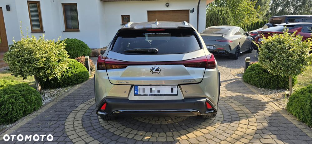 Lexus UX - 4