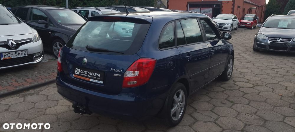 Skoda Fabia 2011 photo 4