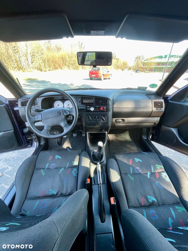 Volkswagen Golf 1.8 GL - 18