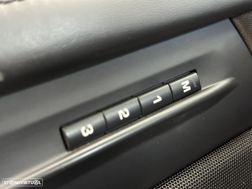 Land Rover Range Rover Evoque P250 R-Dynamic HSE - 35