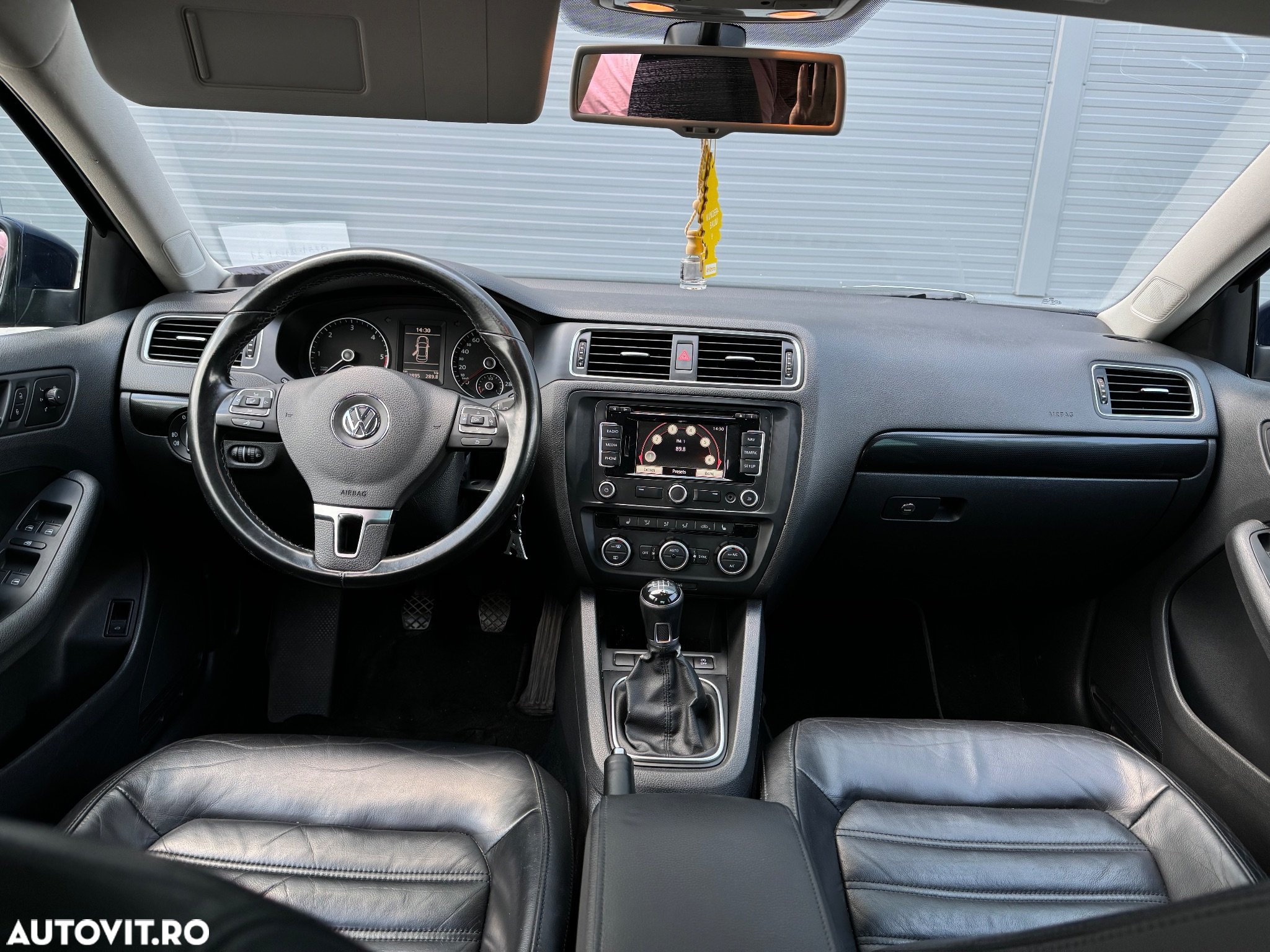Volkswagen Jetta - 2