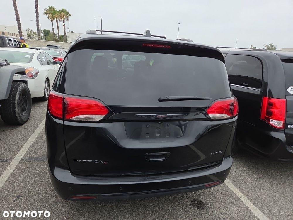 Chrysler Pacifica - 6