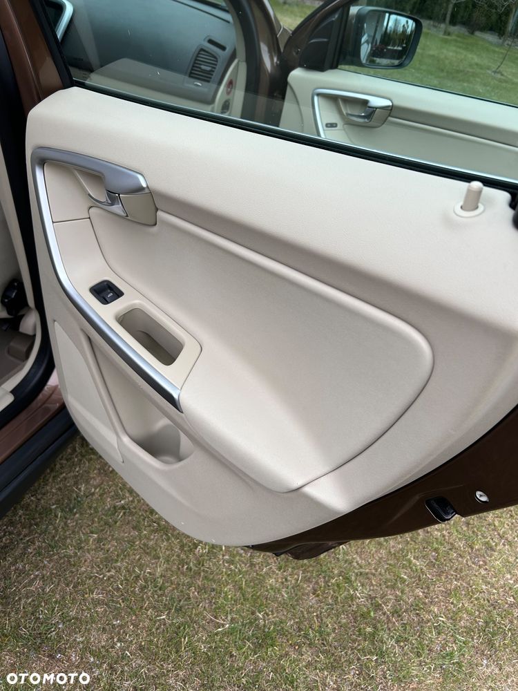 Volvo XC 60 D5 AWD Momentum - 17