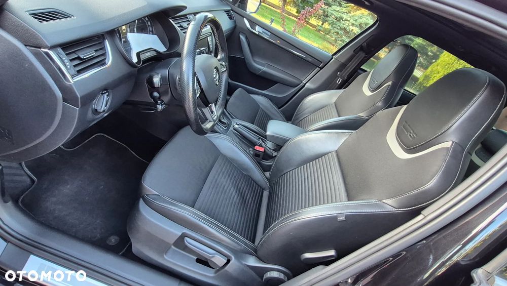 Skoda Octavia Combi 2.0 TDI DSG RS - 9