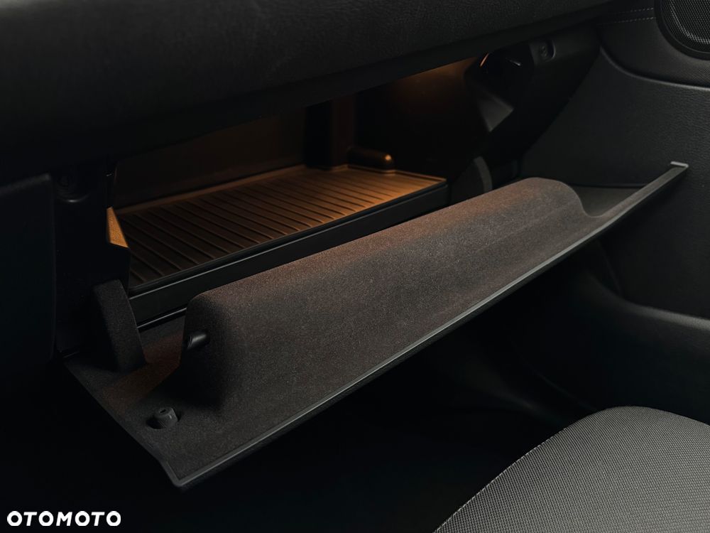 BMW Seria 2 220d xDrive Sport-Aut Advantage - 27