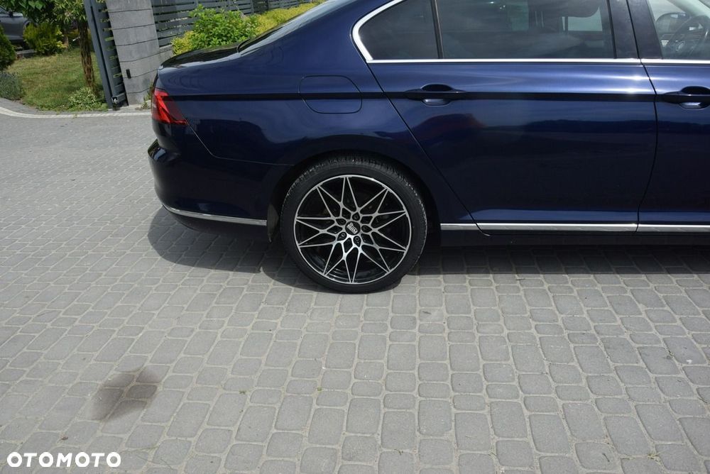 Volkswagen Passat - 12