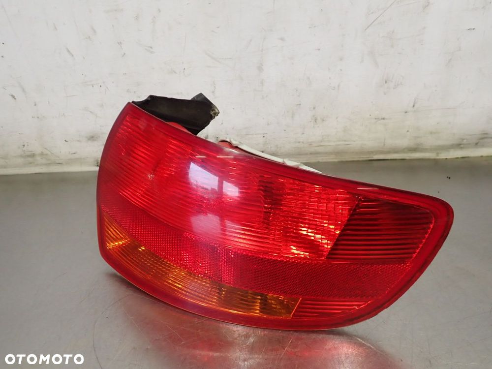 LAMPA PRAWA TYLNA AUDI A3 8P 8P4945096C - 2