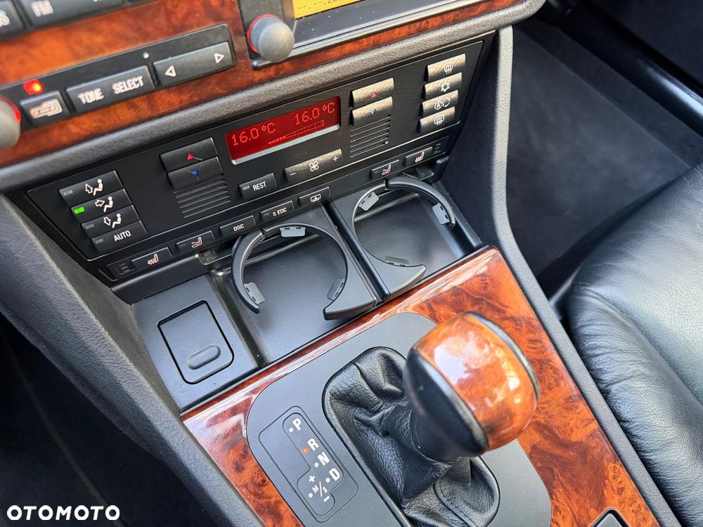 BMW Seria 5 540i - 24