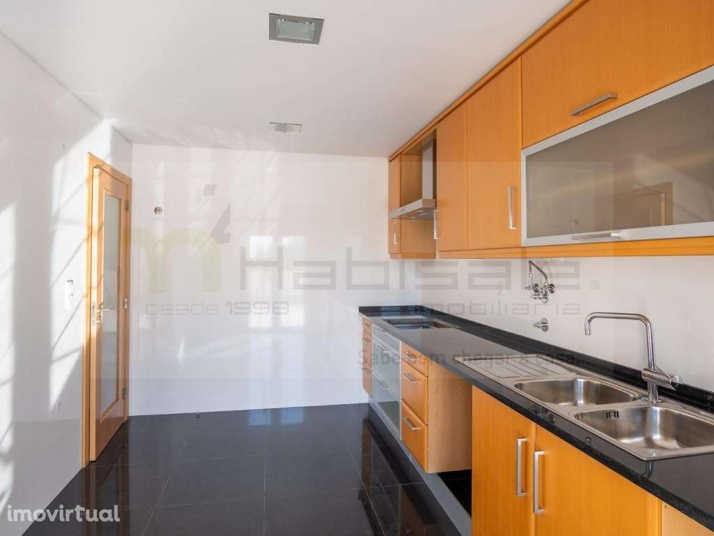 Apartamento T2 no Centro da Parede com Amplo Terraço em Condominio ... - Grande imagem: 5/14