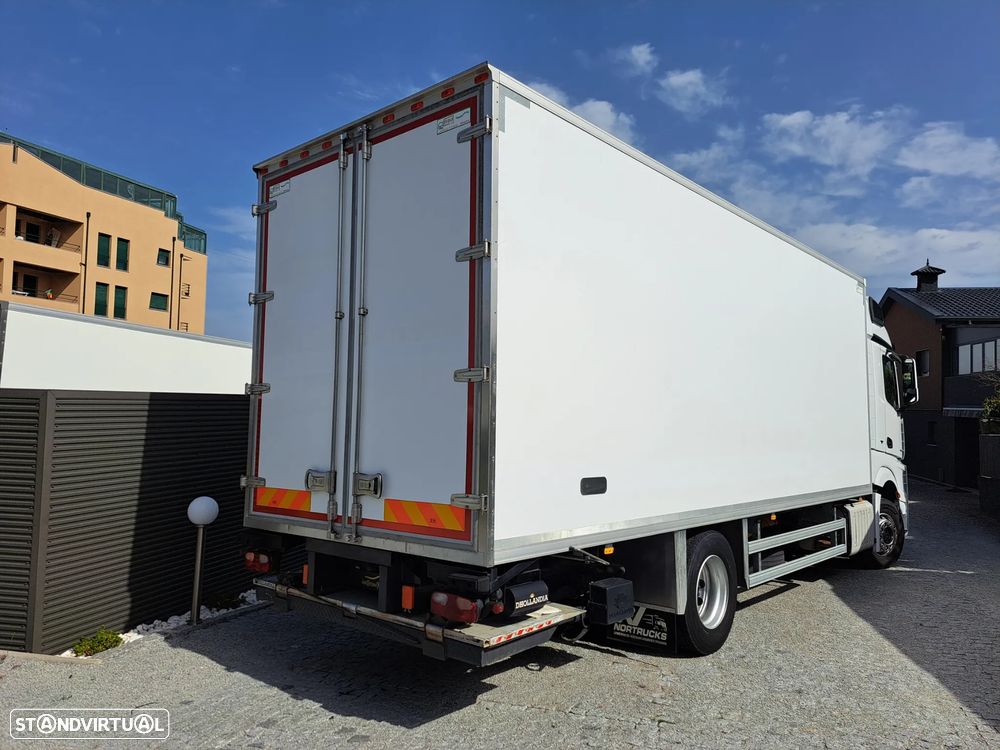 Mercedes Benz Actros 1840 Bluetec 6 18TN c/ Plataforma - 2