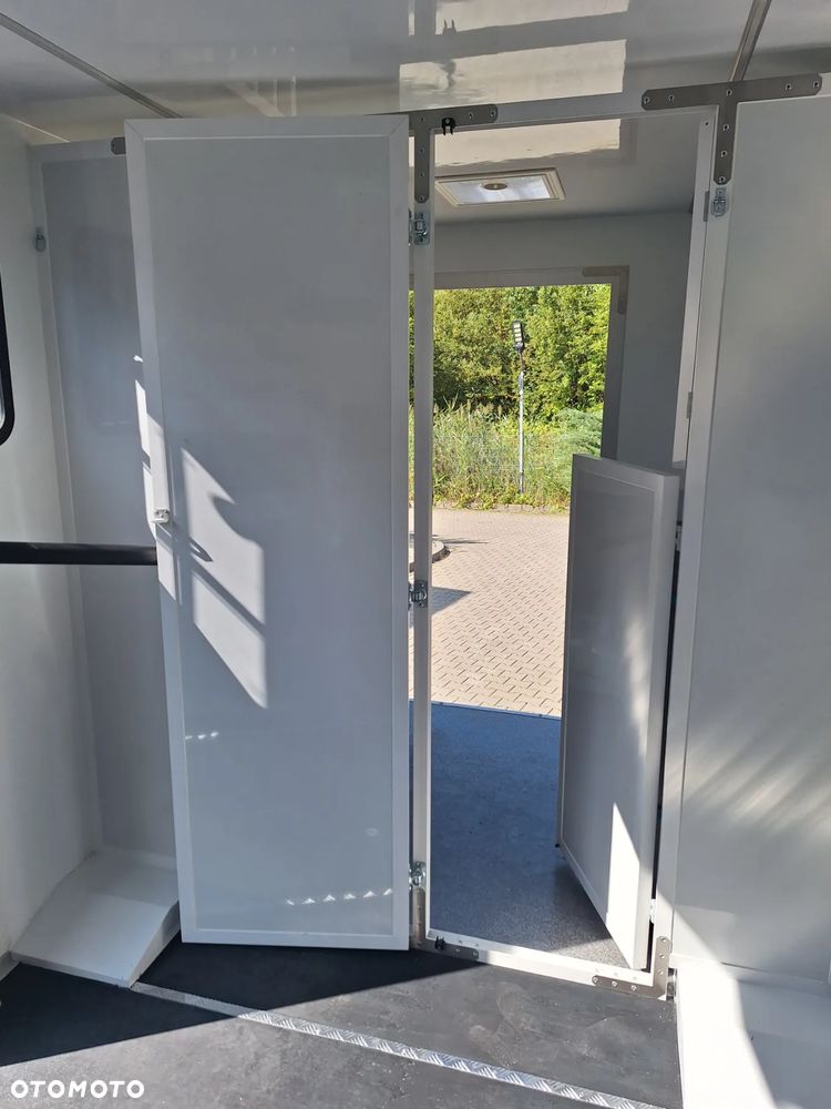 Mercedes-Benz Sprinter 319 - 26