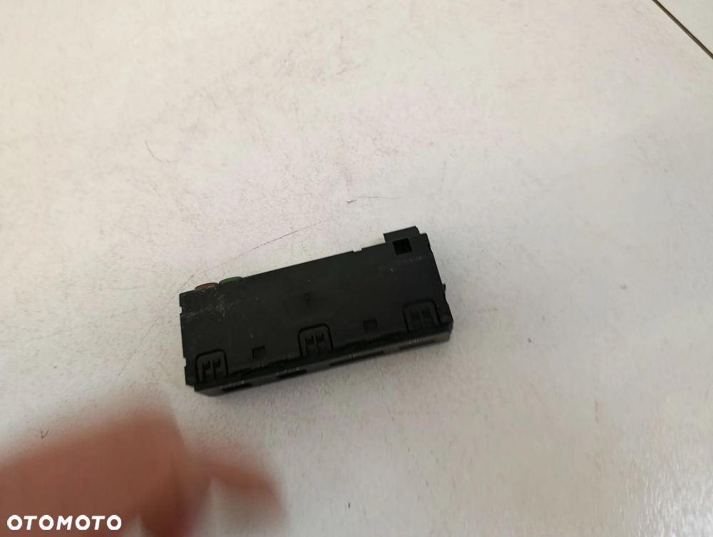 Port gniazdo USB karty sd sim Audi Q8 e-tron etron - 4