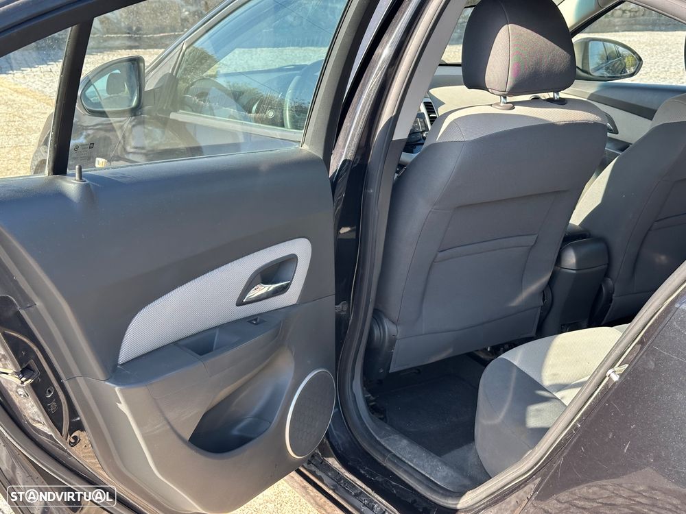 Chevrolet Cruze 1.6 LS - 23