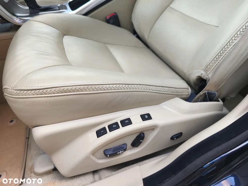 Volvo XC 70 D4 AWD Geartronic Summum - 25