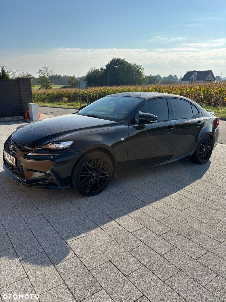 Lexus IS ver-300h-f-impression - 9