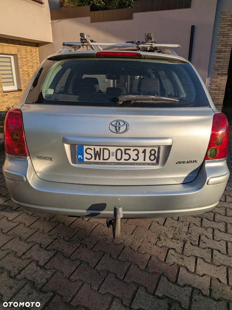 Toyota Avensis - 2