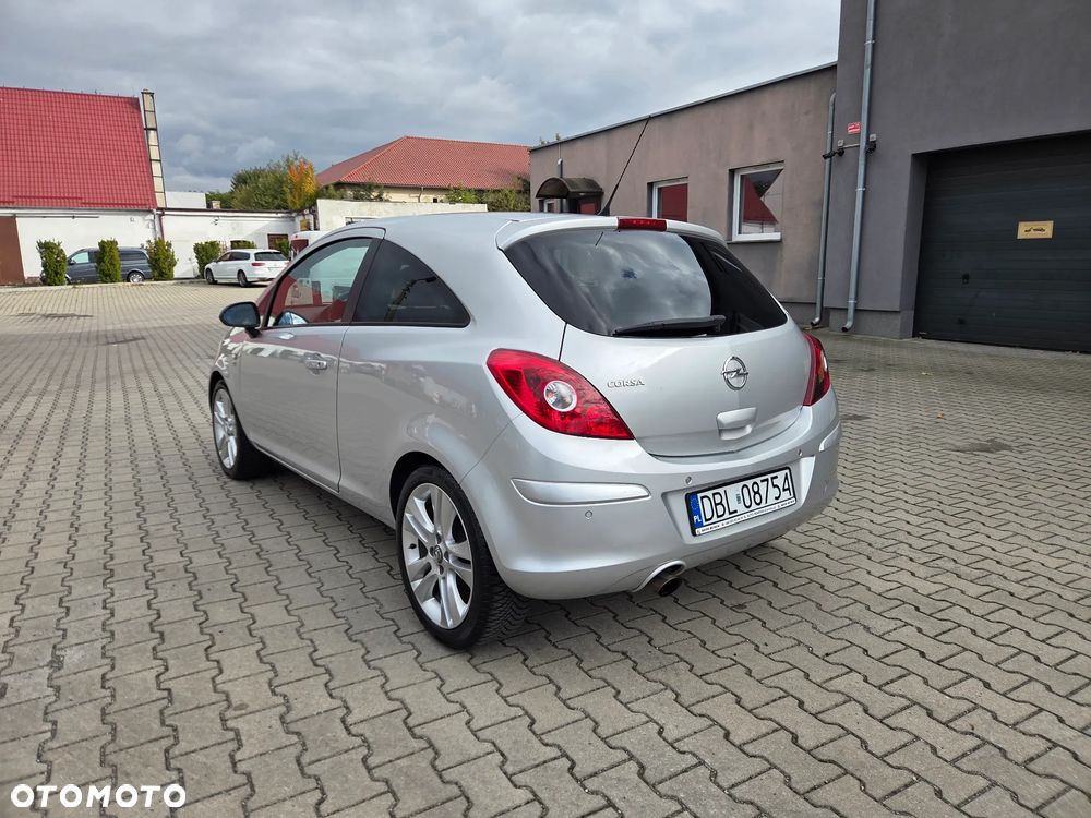 Opel Corsa 1.4 16V Edition 150 - 4