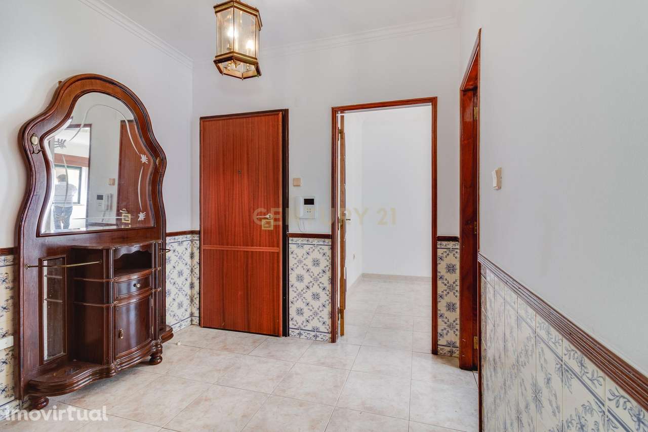 Apartamento T2+1 Junto à Estação da CP de Rio de Mouro - Grande imagem: 3/18