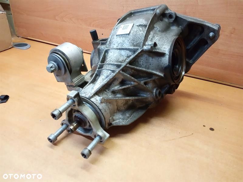 MOST TYLNY MERCEDES W213 E220 2133510005 2,473 - 1