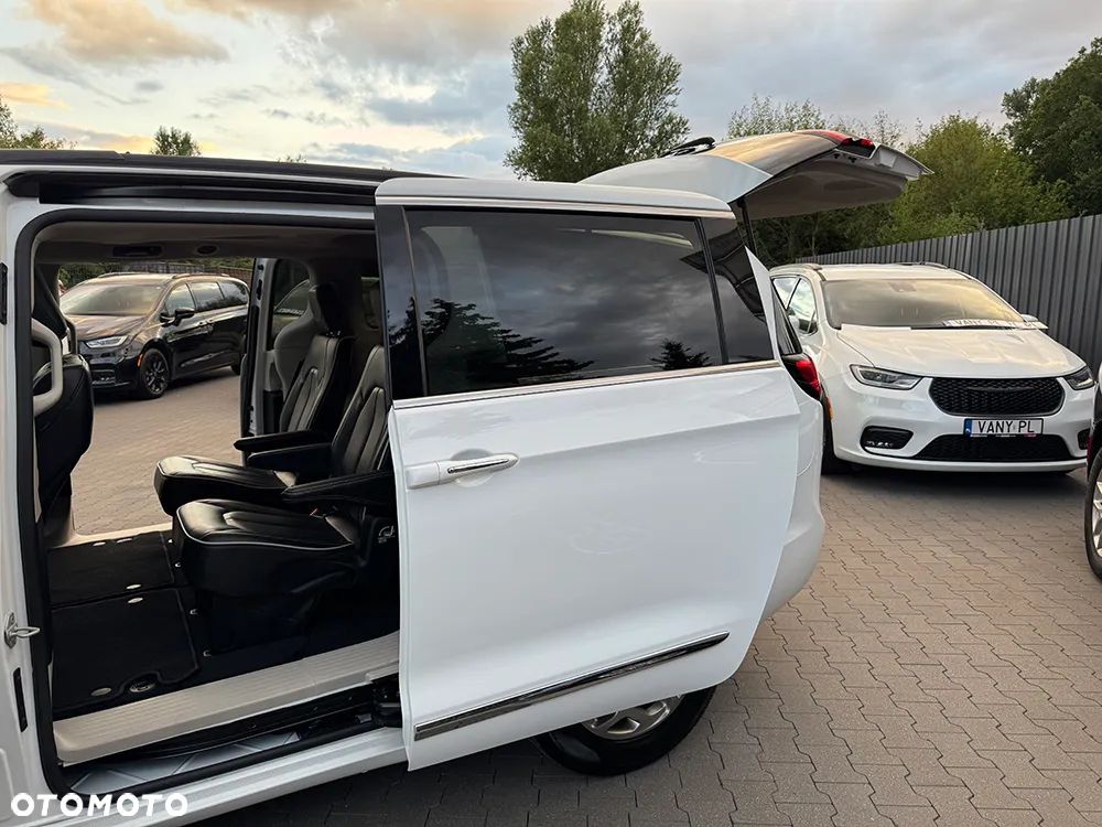 Chrysler Pacifica - 27