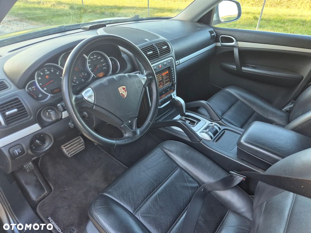 Porsche Cayenne - 1