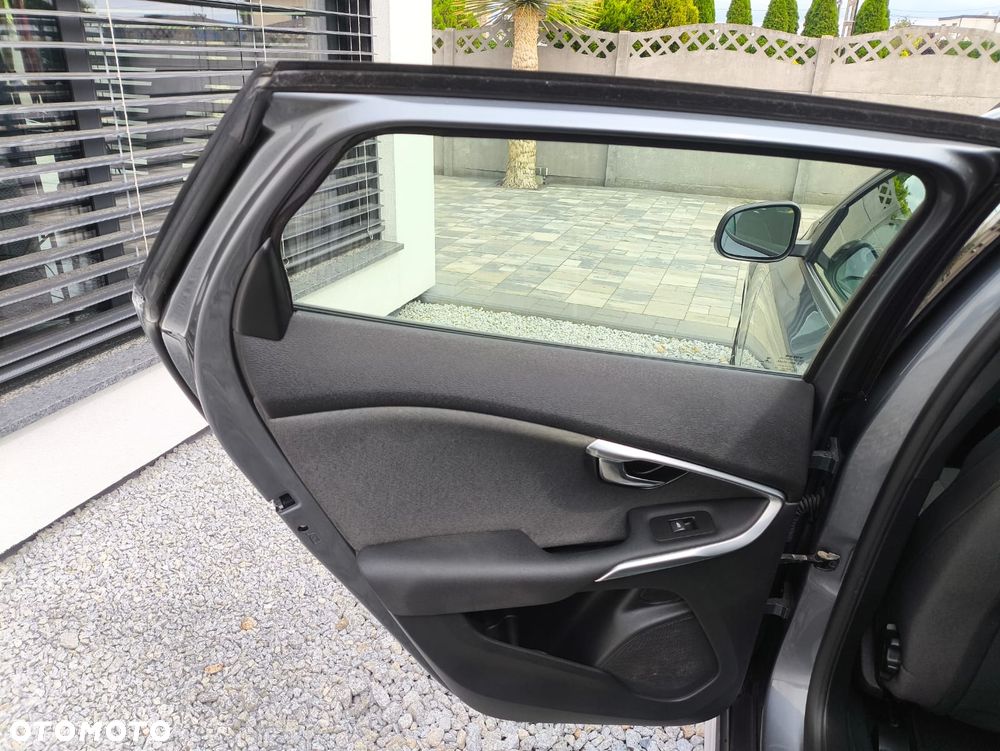Volvo V40 D3 Momentum - 20