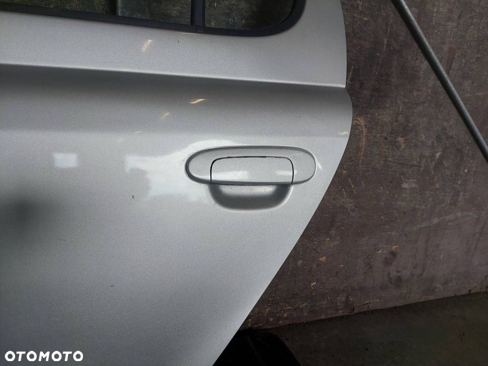 DRZWI KOMPLETNE LEWY TYŁ TOYOTA YARIS I 1E7 ID: 238230 - 4