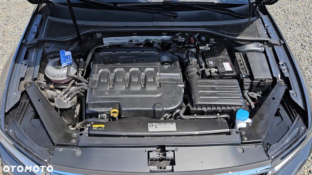 Volkswagen Passat Variant 2.0 TDI SCR DSG Highline - 38