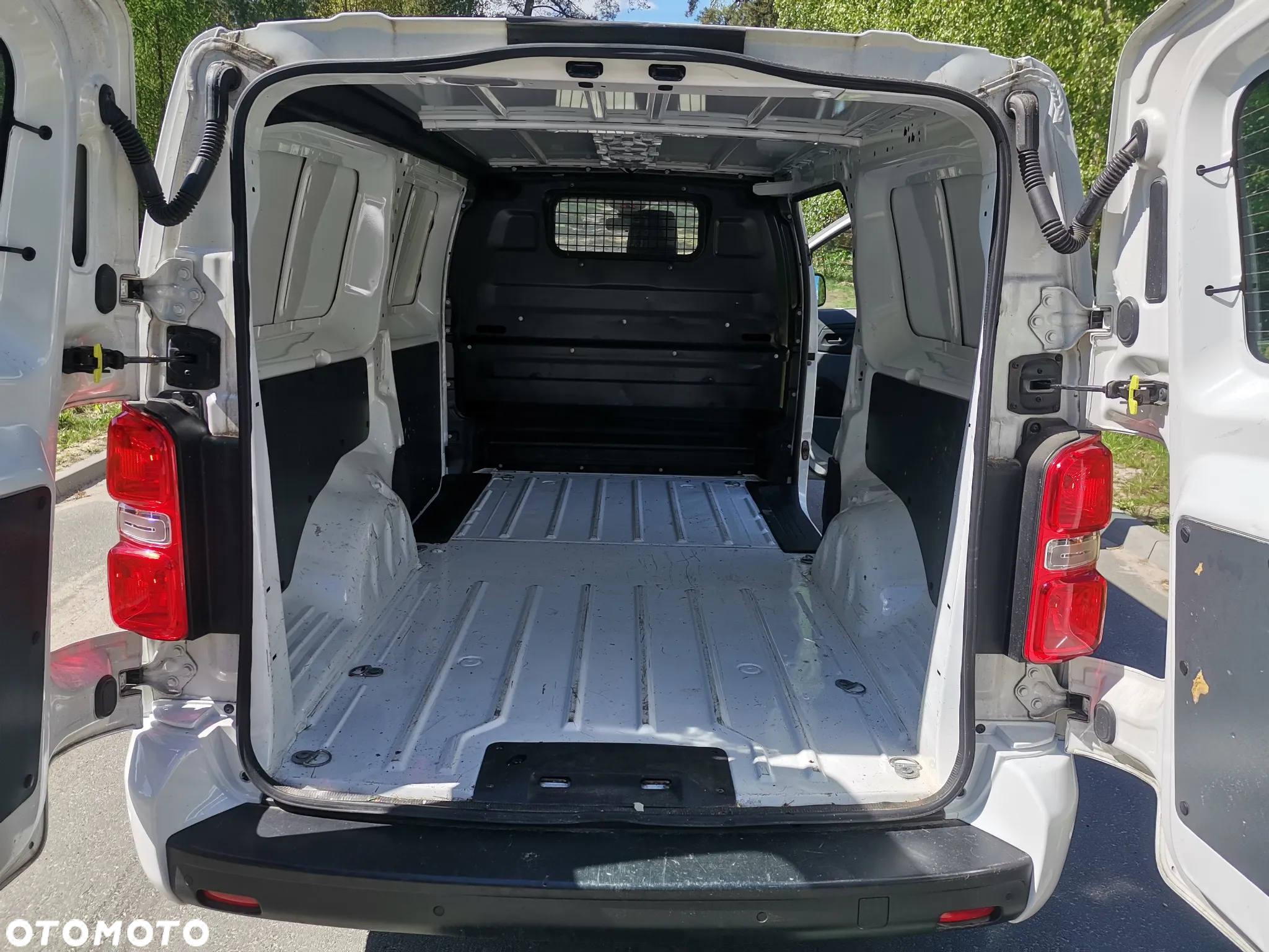 Opel Vivaro Jumpy Expert Proace Scudo - 10