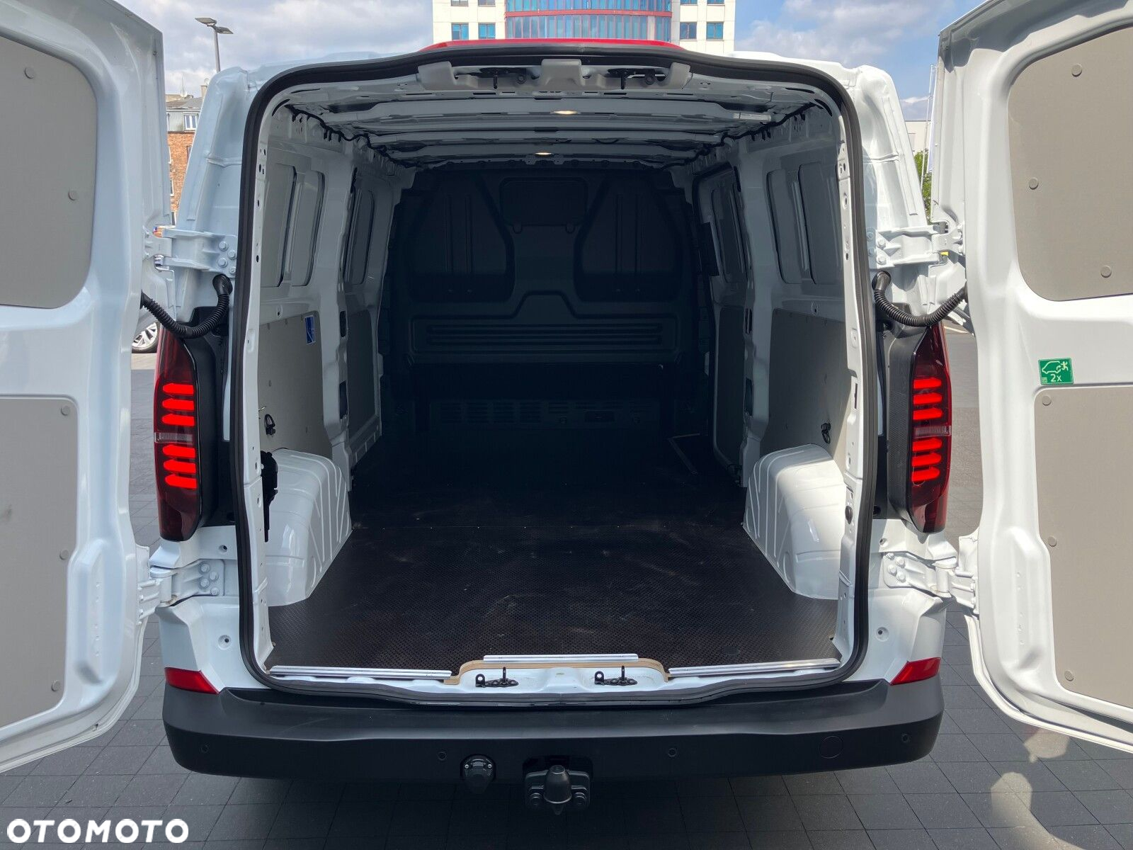 Volkswagen Transporter Transporter Furgon silnik: 2,0 l TDI 4MO 150 KM / skrzynia biegów: 8-biegowa automatyczna 4MOTION rozstaw osi: 3500 mm - 13