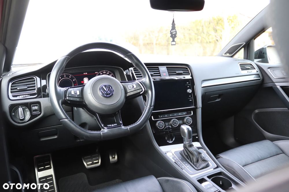 Volkswagen Golf - 26