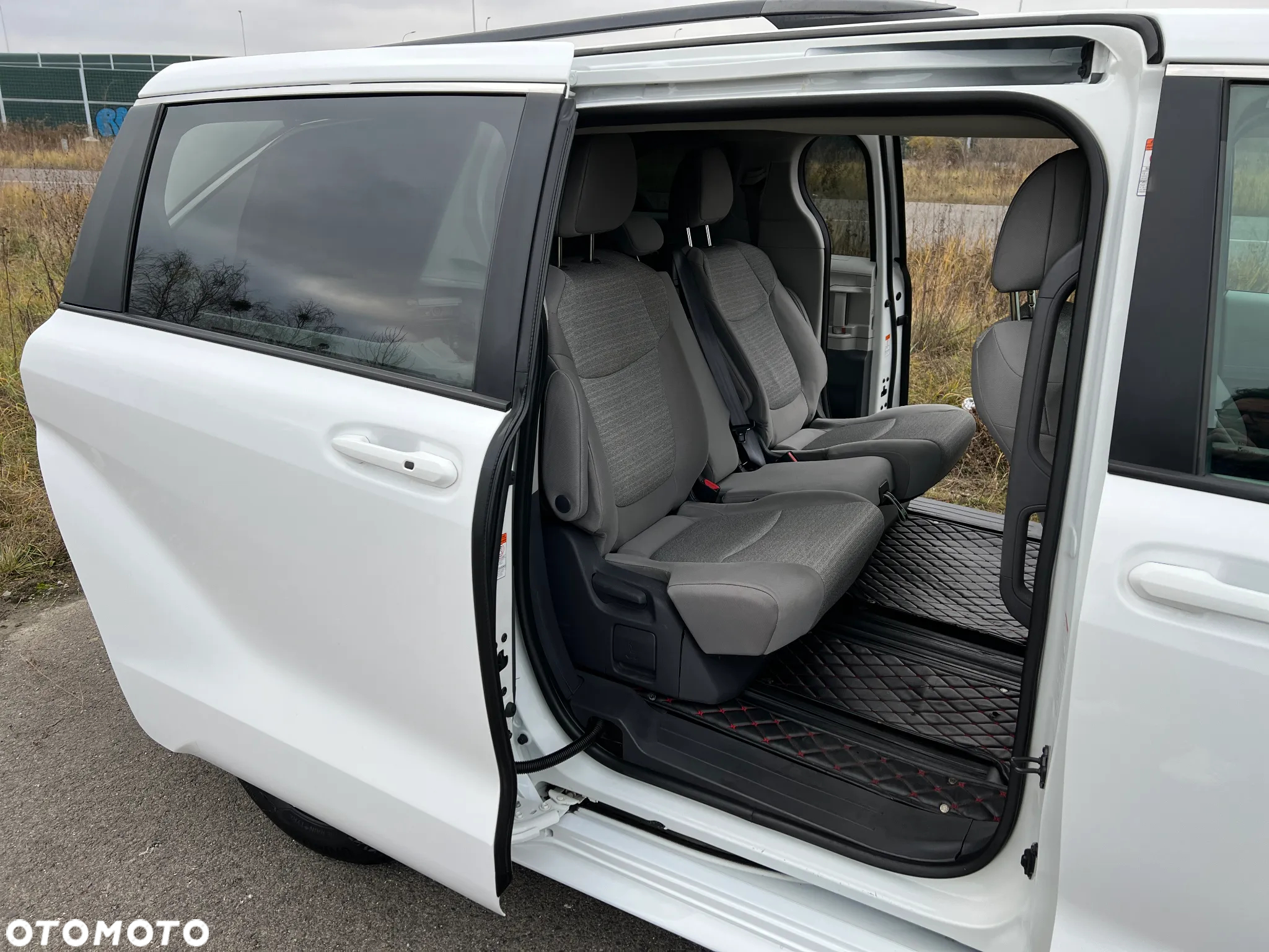 Toyota Sienna - 14