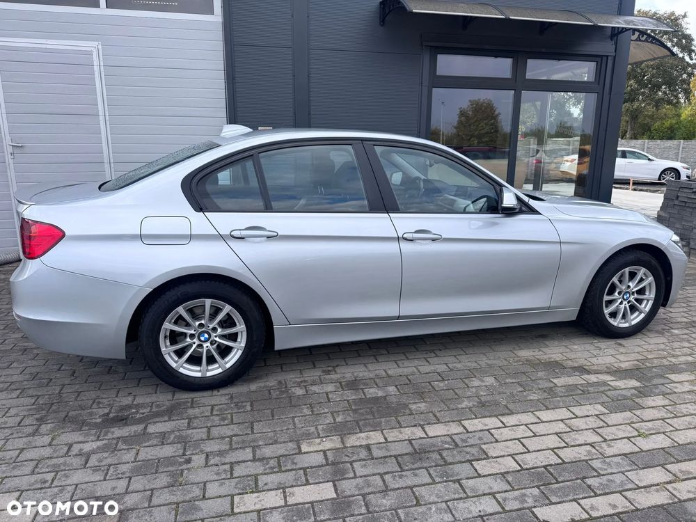 BMW Seria 3 316d Sport Line - 13
