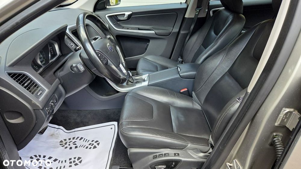Volvo XC 60 D5 AWD Summum - 14