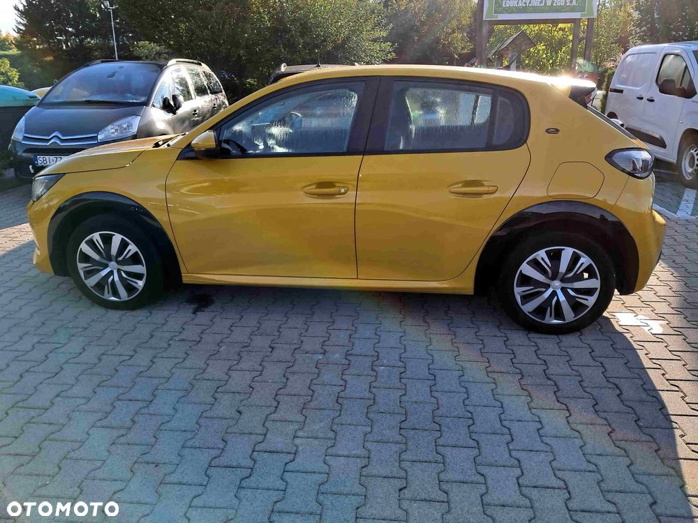Peugeot 208 - 8