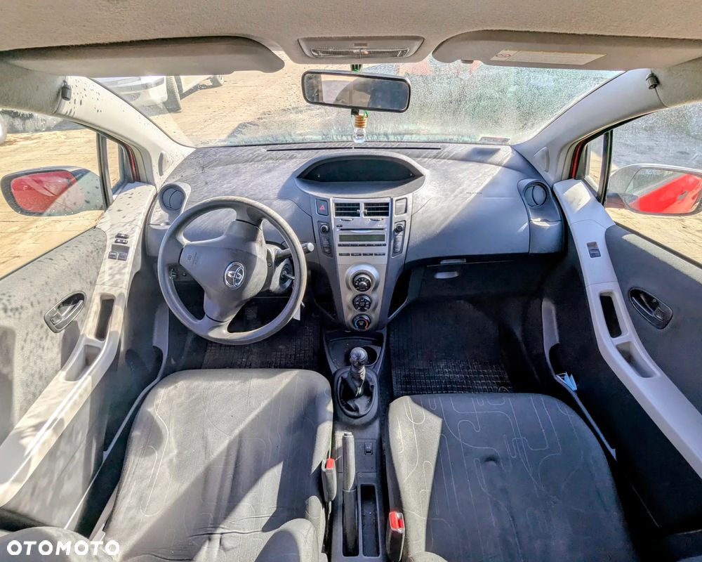 Toyota Yaris 2011  1,4 na części - 6