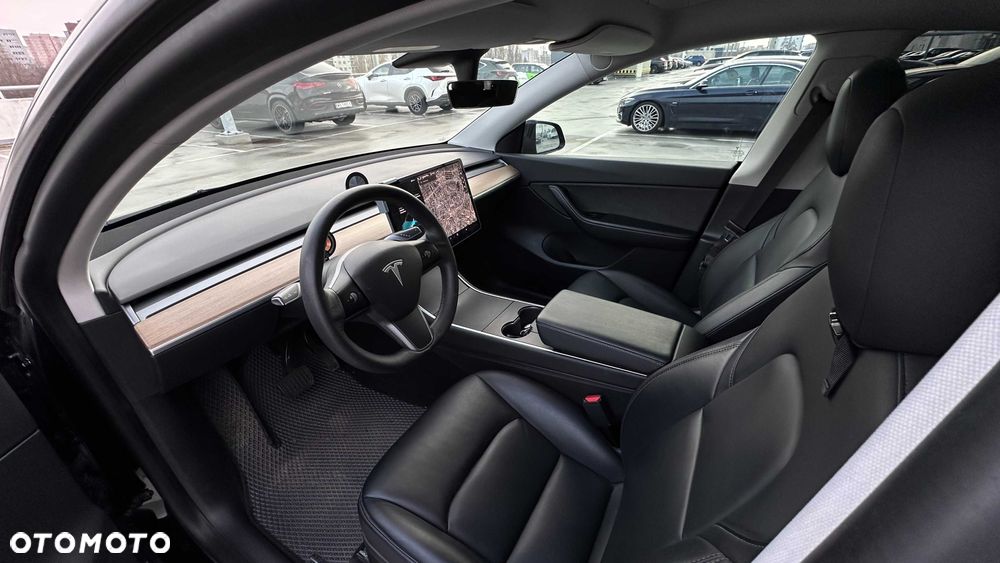 Tesla Model Y - 6
