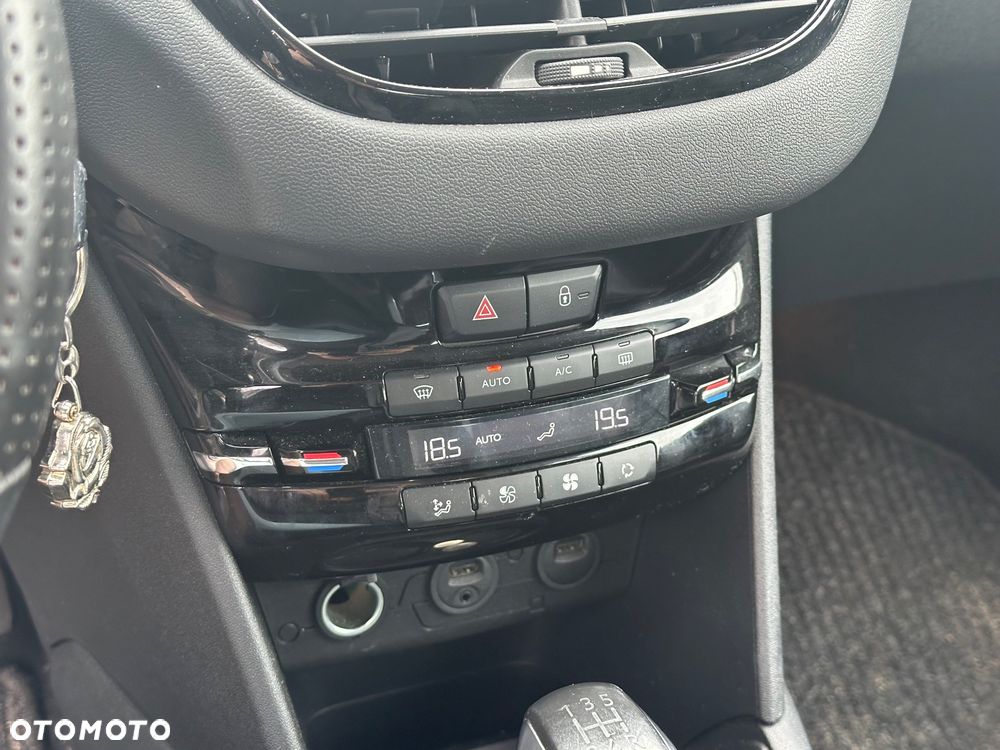 Peugeot 208 95 VTI Allure - 16