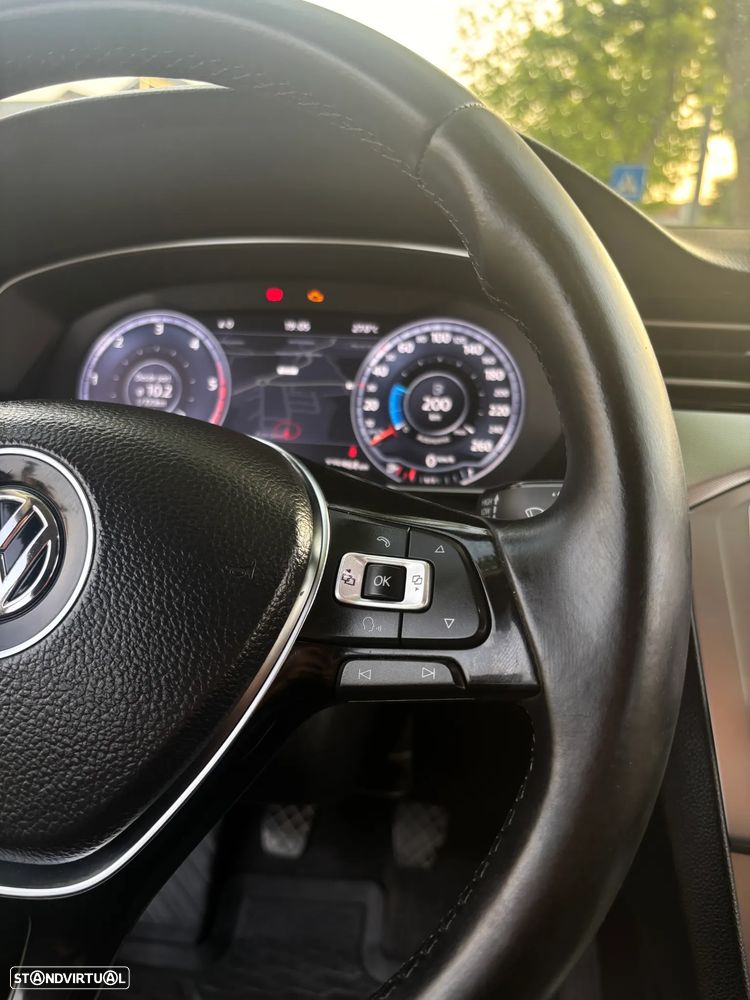 VW Passat Variant 2.0 TDI Confortline - 25