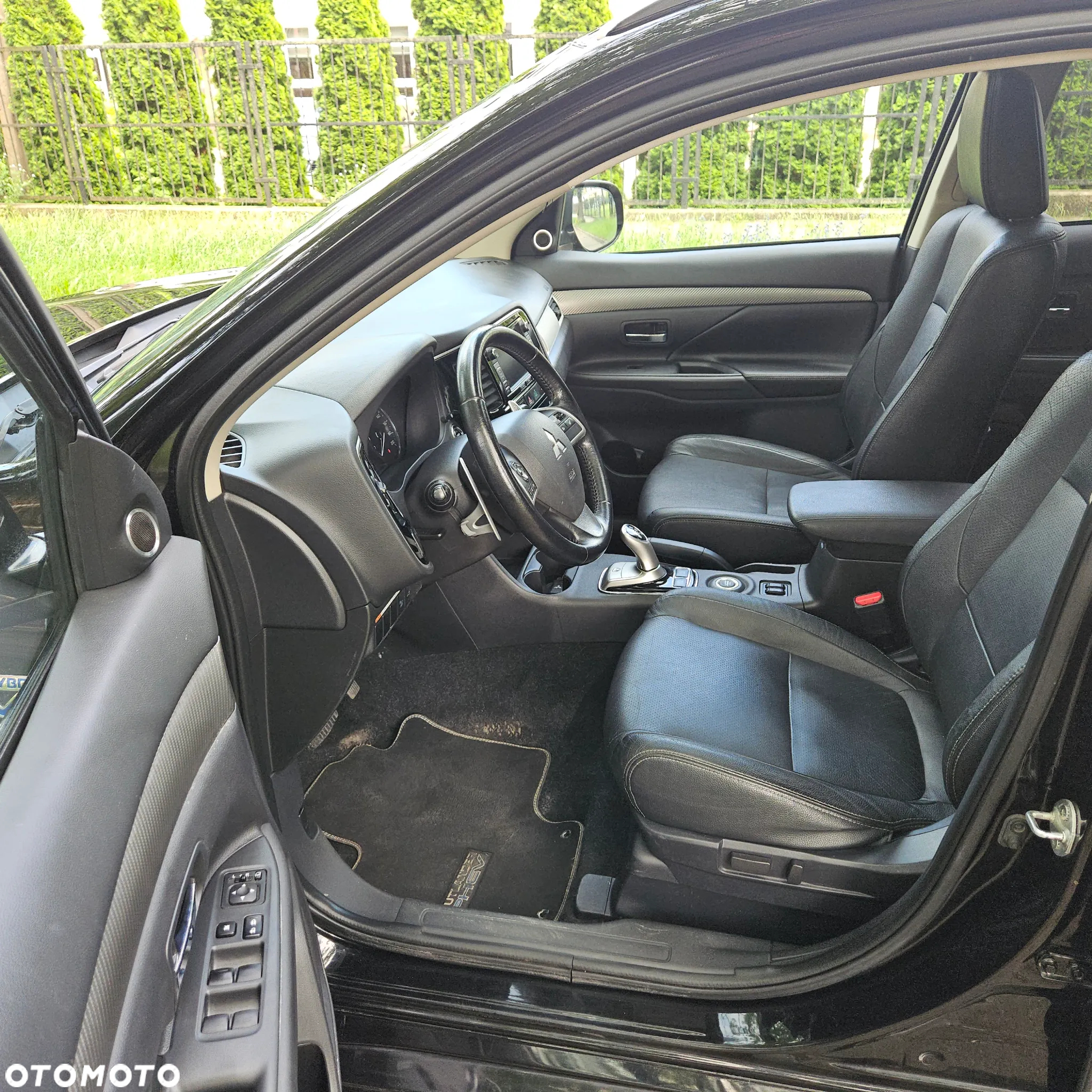 Mitsubishi Outlander 2.0 4WD Plug-In Hybrid Top - 13