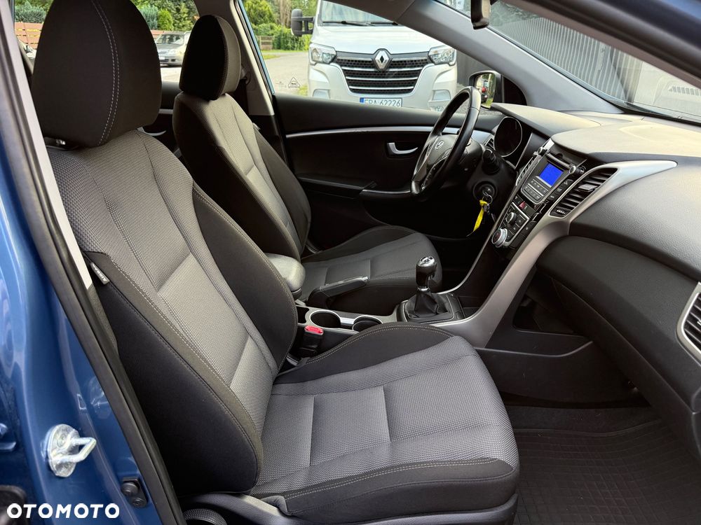 Hyundai i30 blue Kombi 1.4 YES Gold - 12