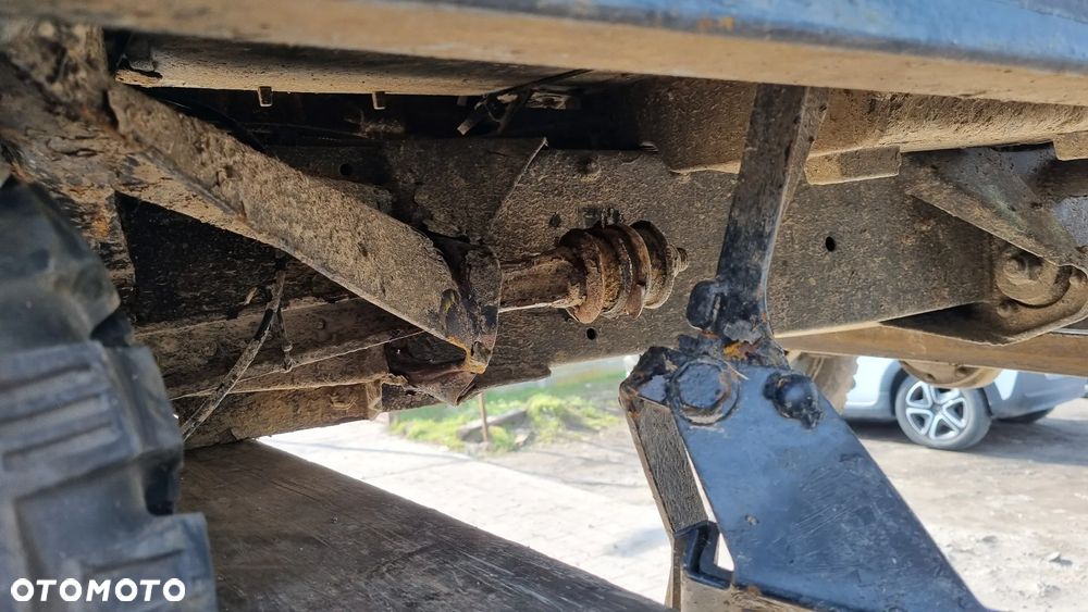 Land Rover Defender - 37