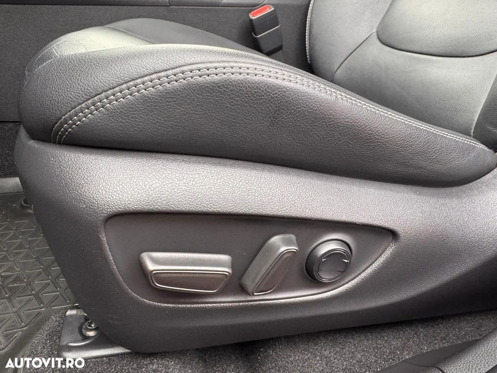 Toyota RAV4 2.5 Hybrid VVT-iE 4x4 Luxury - 24