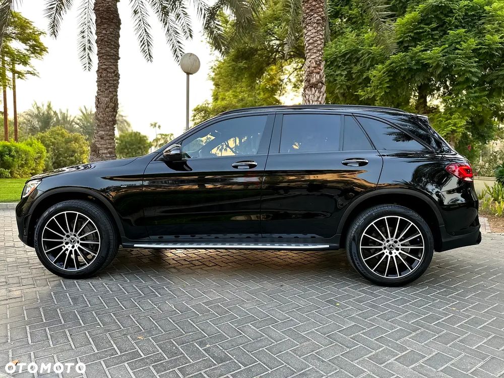 Mercedes-Benz GLC 300 4Matic 9G-TRONIC AMG Line - 3