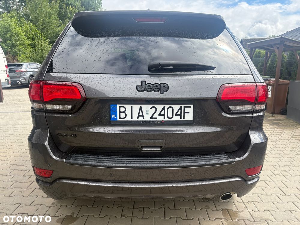 Jeep Grand Cherokee - 24