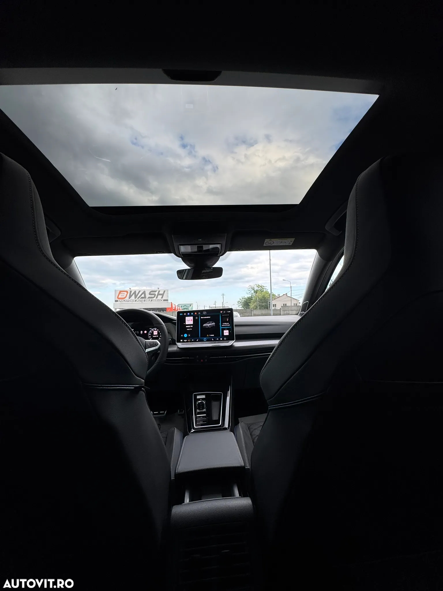 Volkswagen Golf 1.5 eTSI ACT DSG MHEV R-Line - 21