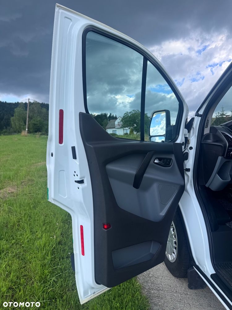 Ford Tourneo Custom - 17