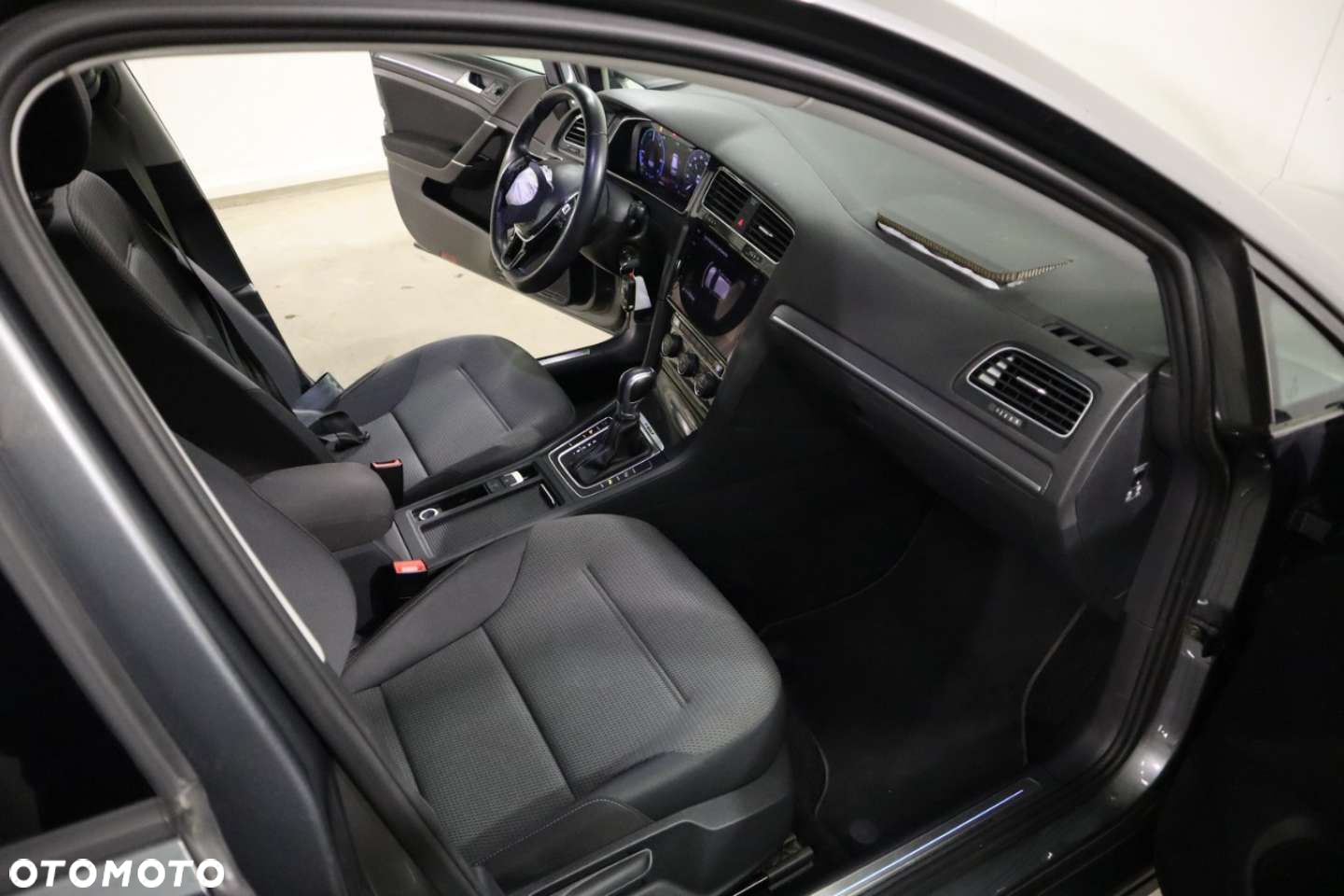 Volkswagen Golf e-Golf - 31