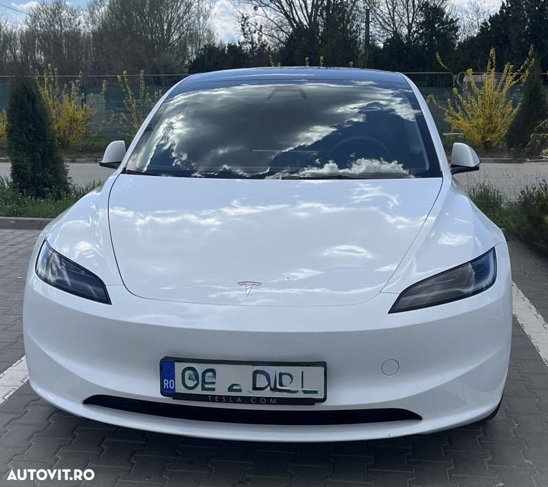Tesla Model 3 - 3