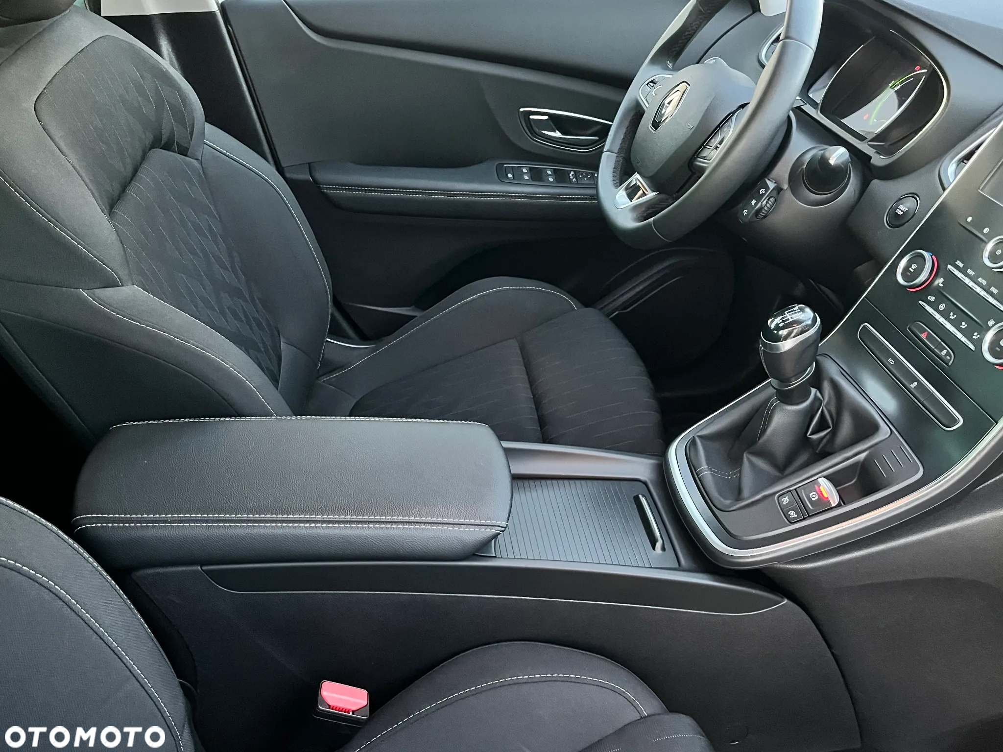 Renault Scenic TCe 115 GPF LIMITED - 23